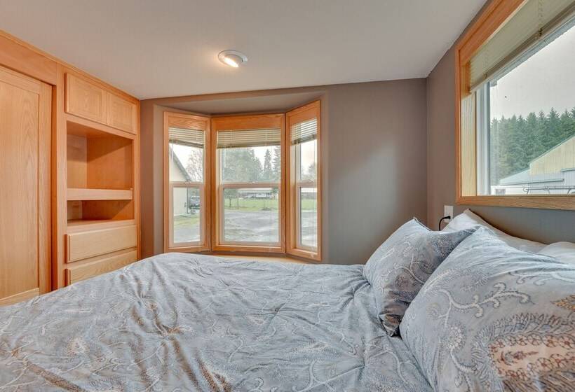 Cozy Farm Cottage: 41 Mi To Mount St Helens!