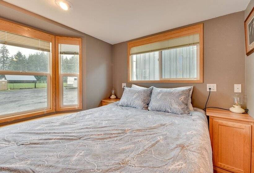 Cozy Farm Cottage: 41 Mi To Mount St Helens!