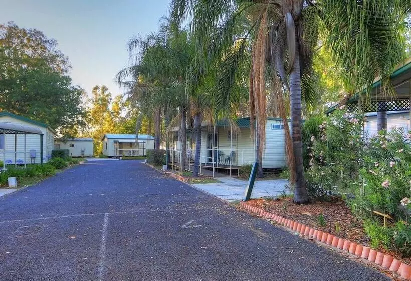 Hotelli Highway Tourist Village