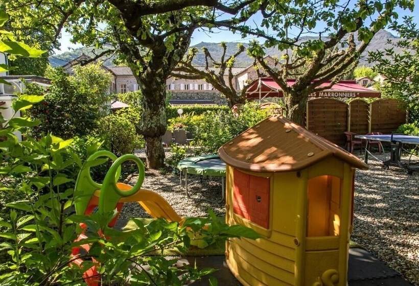 호텔 Hôtel Restaurant Les Marronniers