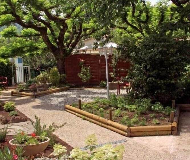 호텔 Hôtel Restaurant Les Marronniers