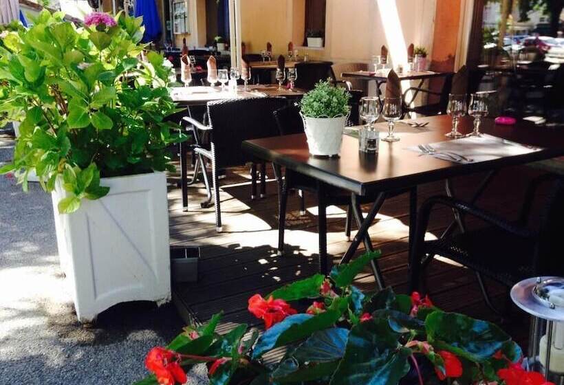 호텔 Hôtel Restaurant Les Marronniers