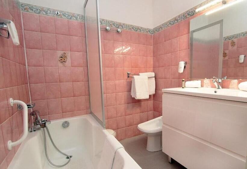 호텔 Hôtel Restaurant Les Marronniers