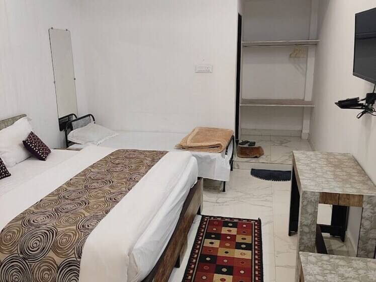 Отель Keshav Residency