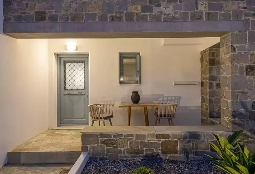 ホテル Manesis Suites