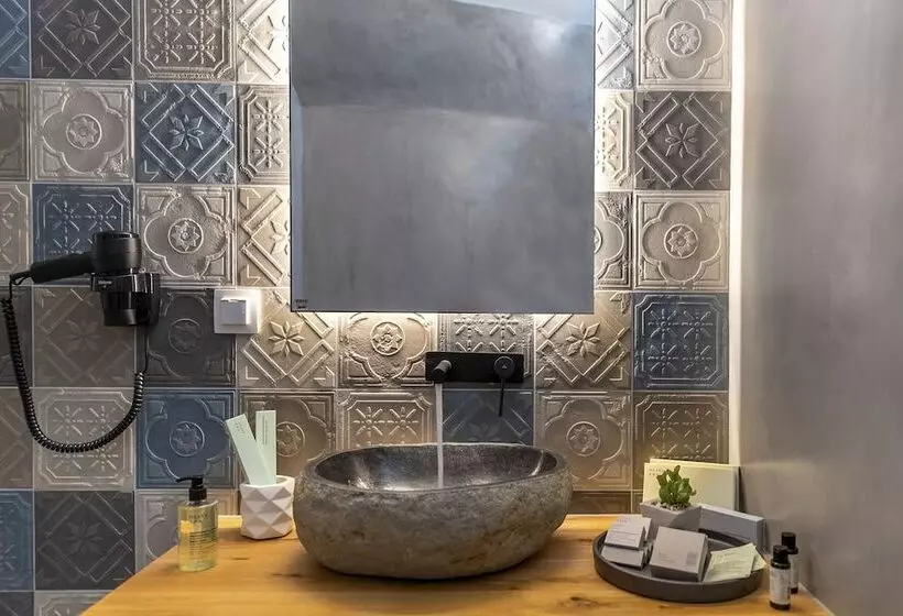 ホテル Manesis Suites