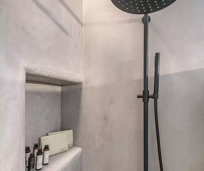 ホテル Manesis Suites