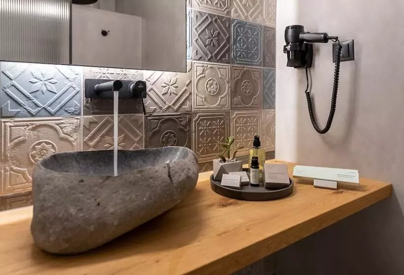 ホテル Manesis Suites