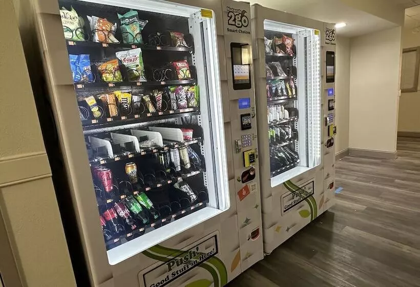 Hotelli Hometowne Studios By Red Roof Richmond, Va   W Broad St