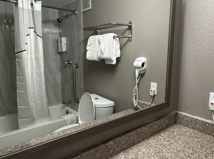 Szálloda Hometowne Studios By Red Roof Richmond, Va   W Broad St