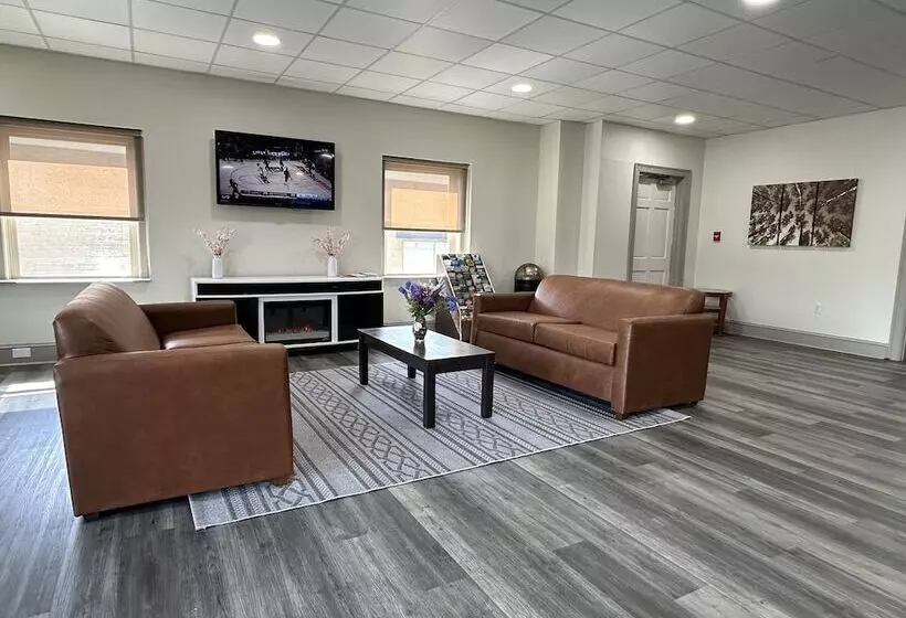 Hotelli Hometowne Studios By Red Roof Richmond, Va   W Broad St