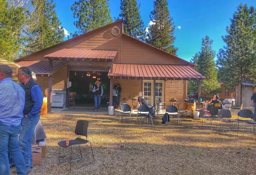 田舎風ホテル Majestic Mountain Ranch