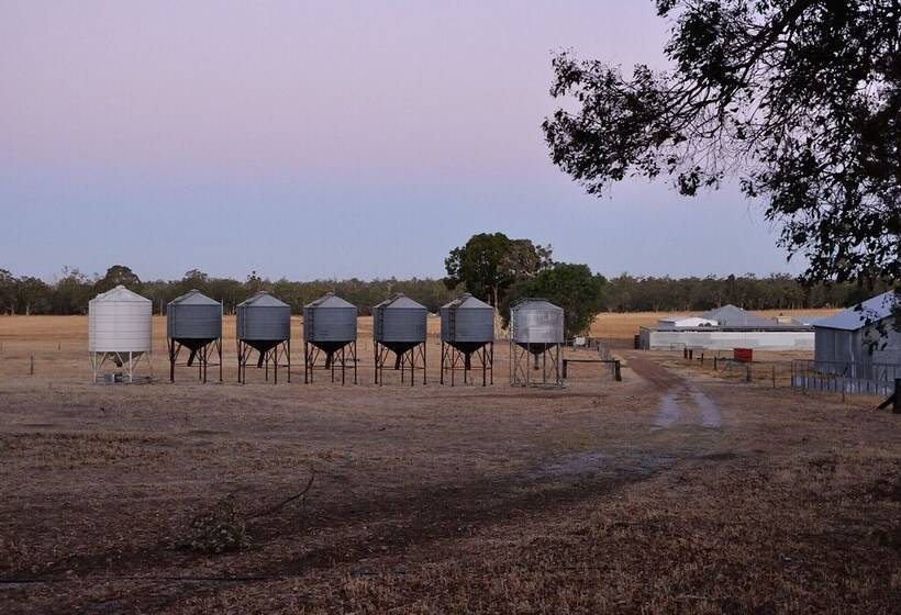 فندق ريفى Wilga Farm Stay