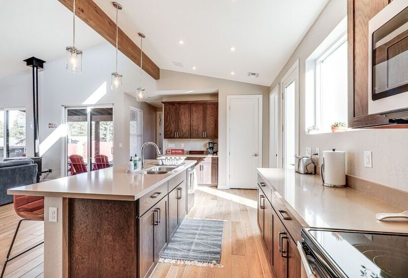 Idyllic Flagstaff Home W/ Grill: 3 Mi To Downtown!