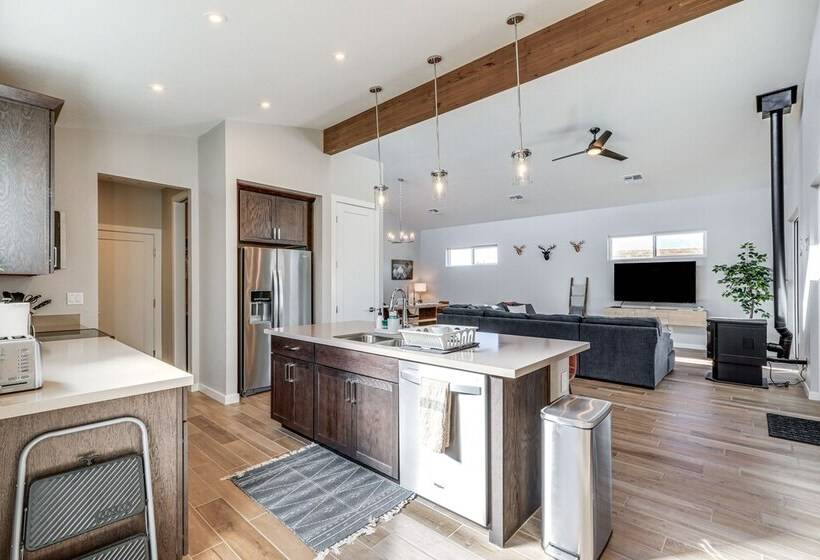 Idyllic Flagstaff Home W/ Grill: 3 Mi To Downtown!