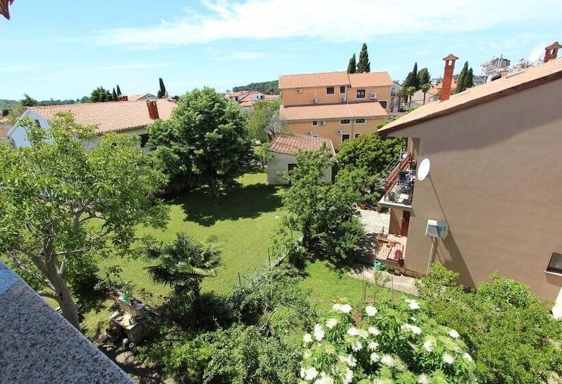 ペンション Apartments And Rooms Dino