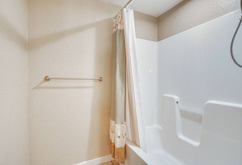 Furnished Deck: Pet Friendly Home In Warsaw