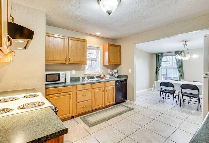 Furnished Deck: Pet Friendly Home In Warsaw