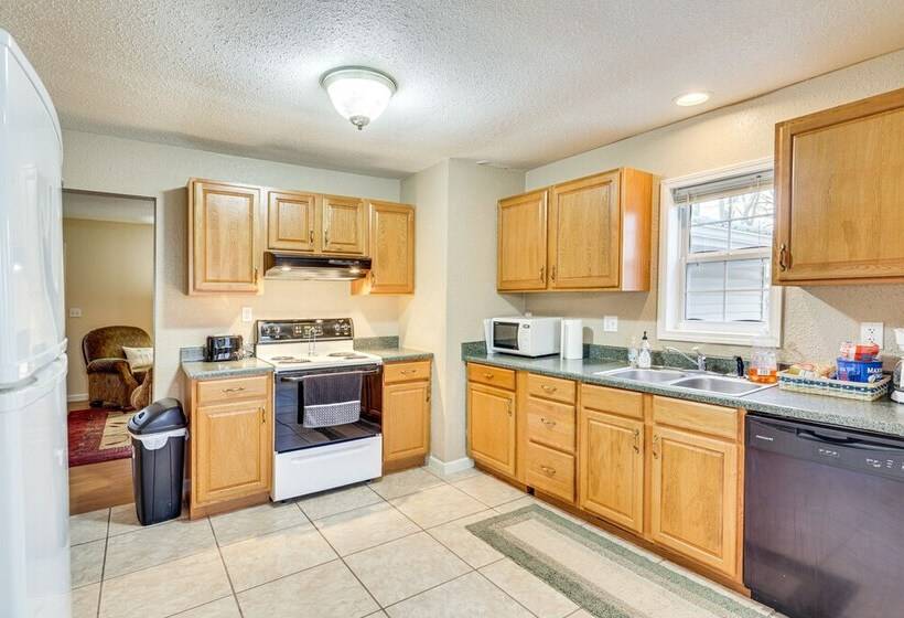 Furnished Deck: Pet Friendly Home In Warsaw