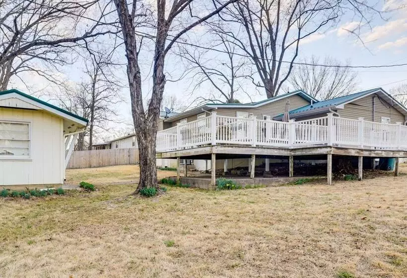 Furnished Deck: Pet Friendly Home In Warsaw