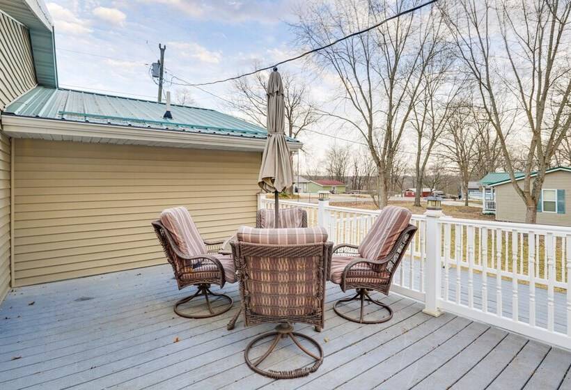 Furnished Deck: Pet Friendly Home In Warsaw