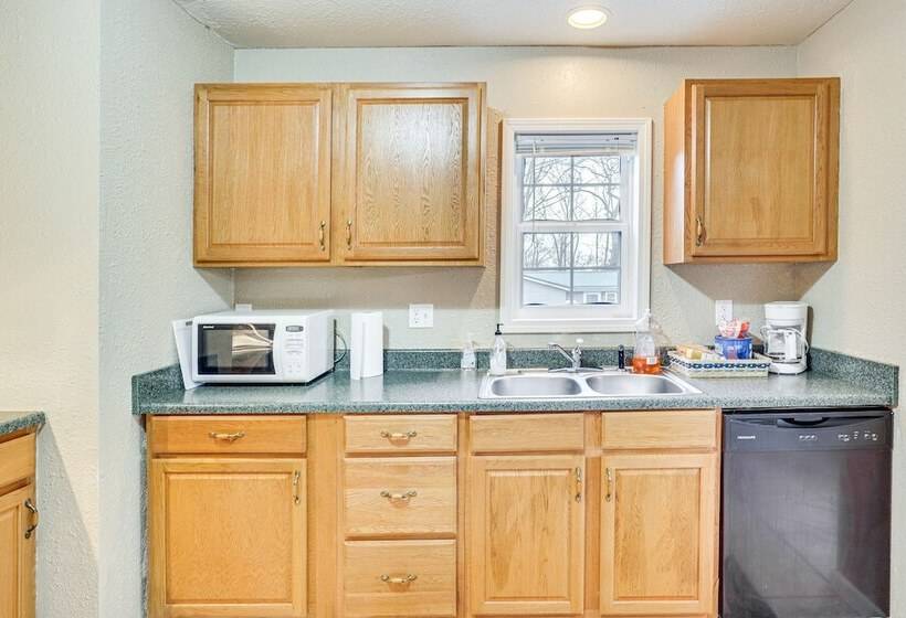 Furnished Deck: Pet Friendly Home In Warsaw