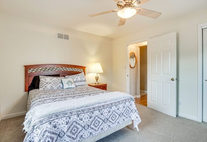 Furnished Deck: Pet Friendly Home In Warsaw