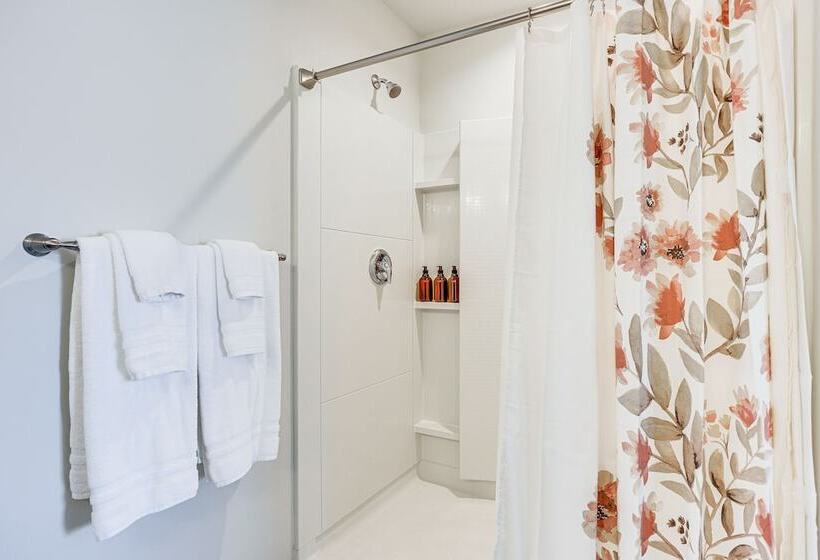 Spacious Wilmington Family Home ~ 9 Mi To Beach!