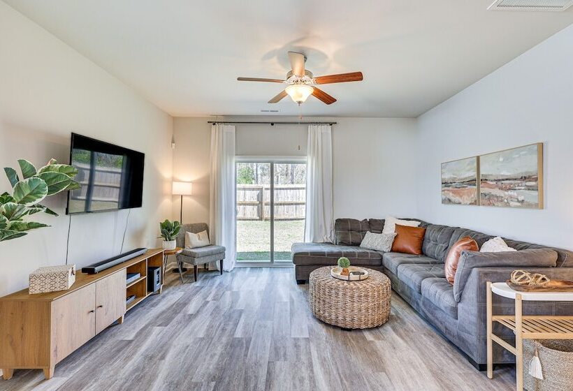 Spacious Wilmington Family Home ~ 9 Mi To Beach!