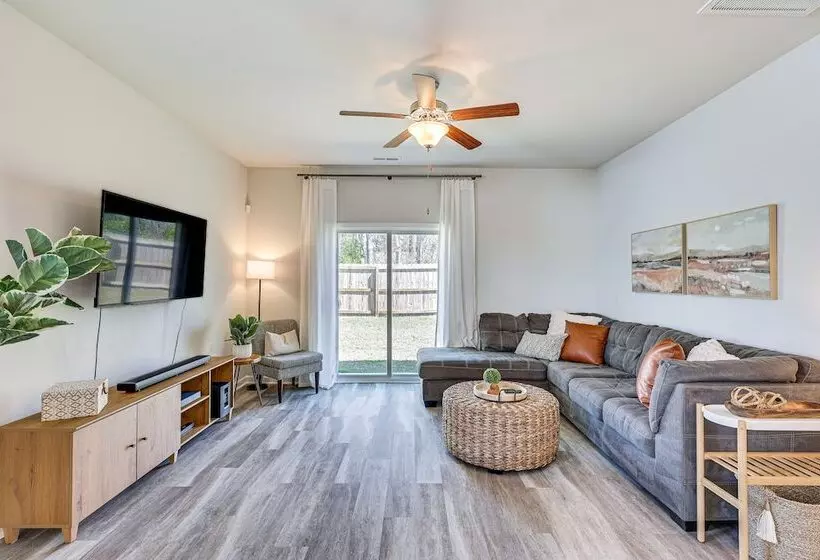 Spacious Wilmington Family Home ~ 9 Mi To Beach!
