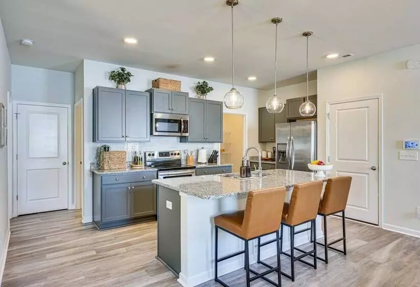 Spacious Wilmington Family Home ~ 9 Mi To Beach!