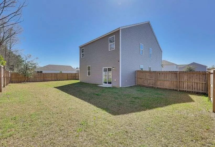 Spacious Wilmington Family Home ~ 9 Mi To Beach!