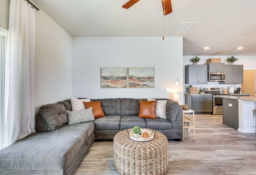 Spacious Wilmington Family Home ~ 9 Mi To Beach!