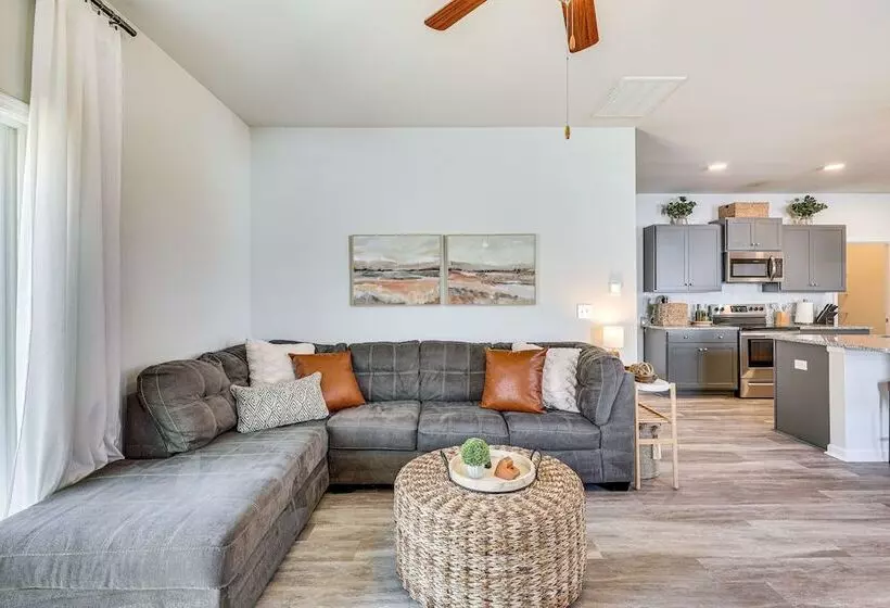 Spacious Wilmington Family Home ~ 9 Mi To Beach!