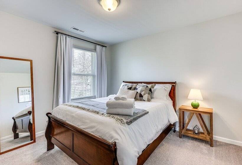 Spacious Wilmington Family Home ~ 9 Mi To Beach!