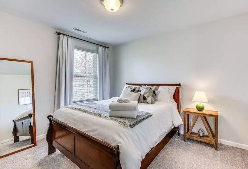 Spacious Wilmington Family Home ~ 9 Mi To Beach!
