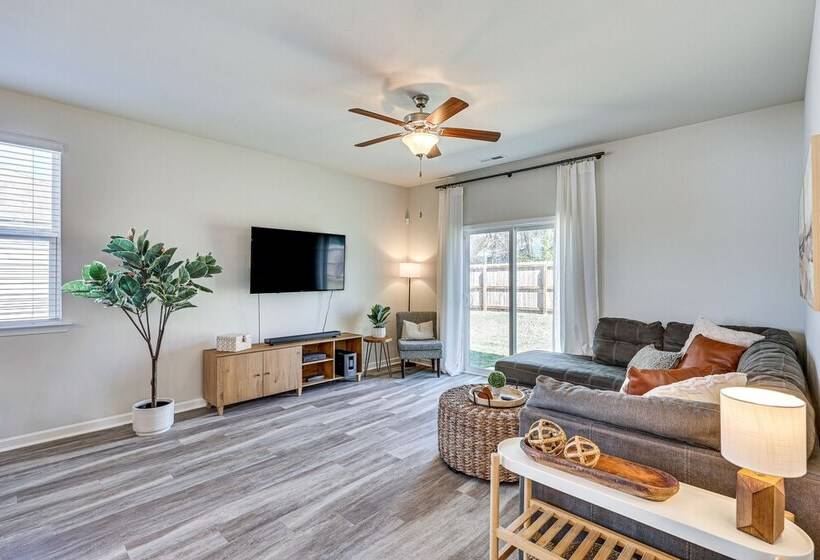 Spacious Wilmington Family Home ~ 9 Mi To Beach!