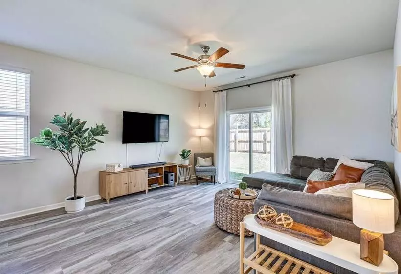 Spacious Wilmington Family Home ~ 9 Mi To Beach!