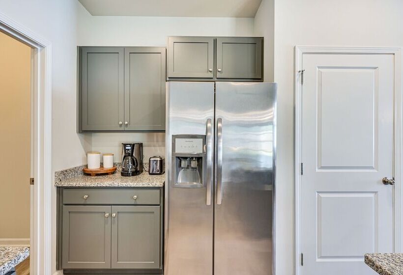 Spacious Wilmington Family Home ~ 9 Mi To Beach!