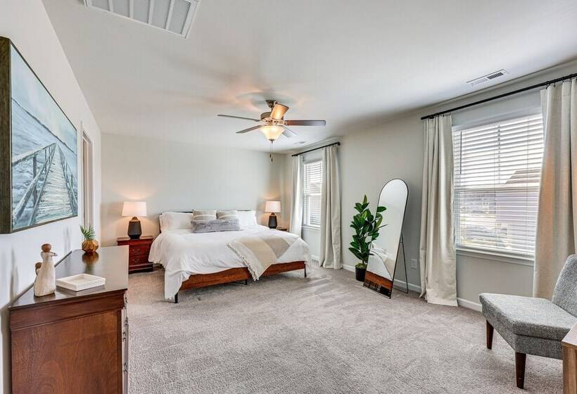 Spacious Wilmington Family Home ~ 9 Mi To Beach!