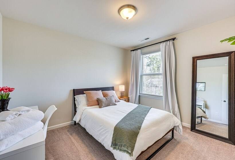 Spacious Wilmington Family Home ~ 9 Mi To Beach!