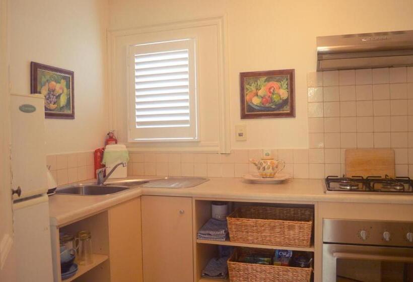 Athelney Cottage Bed And Breakfast