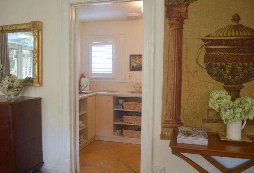 Athelney Cottage Bed And Breakfast