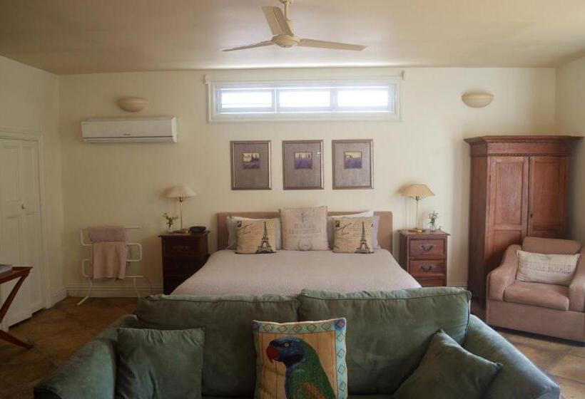 Athelney Cottage Bed And Breakfast