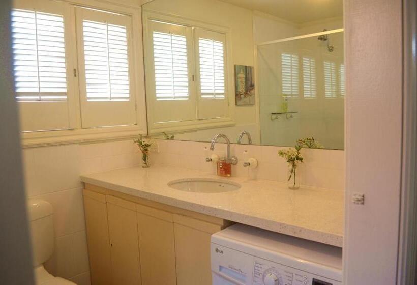 Athelney Cottage Bed And Breakfast