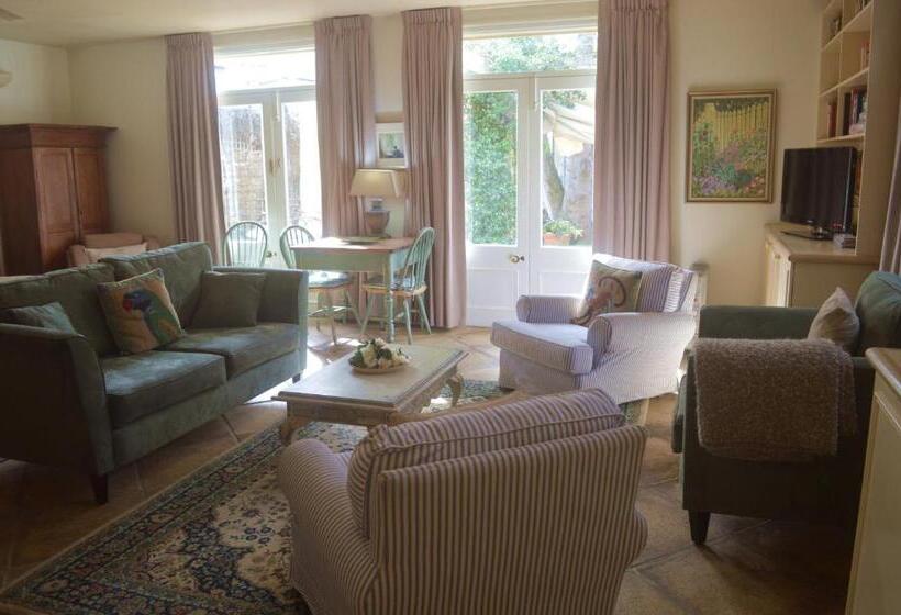 Athelney Cottage Bed And Breakfast