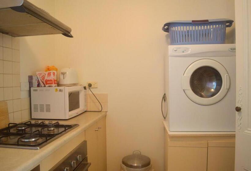 Athelney Cottage Bed And Breakfast