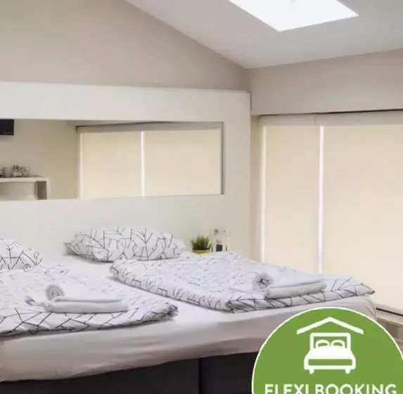 هتل Executive Rooms And Suites Play