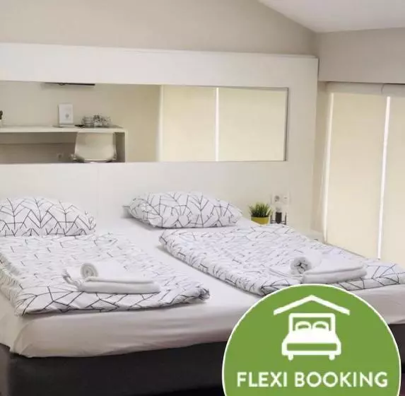 هتل Executive Rooms And Suites Play