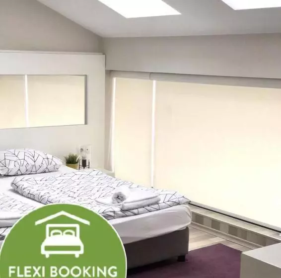هتل Executive Rooms And Suites Play